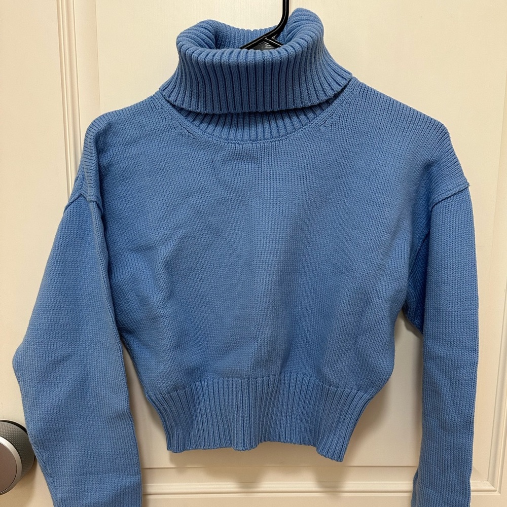 NWT Women’s blue turtleneck